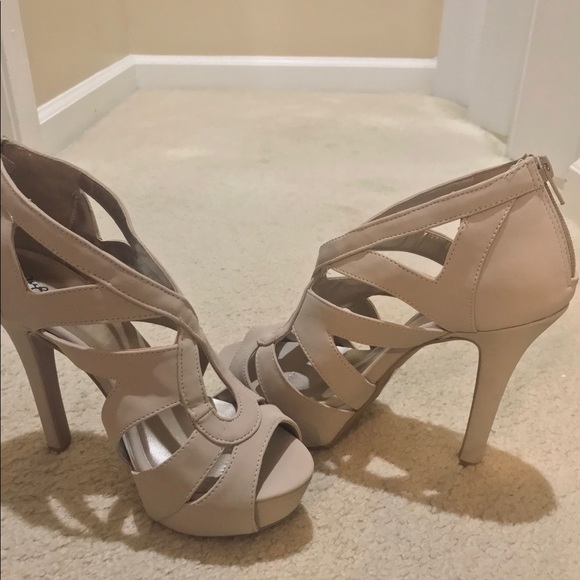 Qupid Shoes - EUC SEXY OPEN TOE SUEDE HEELS!!💖💖💖
